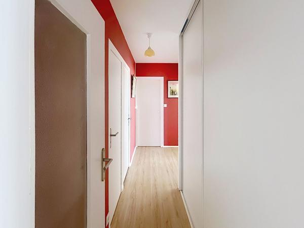 A VENDRE ANGERS Madeleine / Justices - Rare ! T3 rénové avec balcon, stationnement privatif et cave