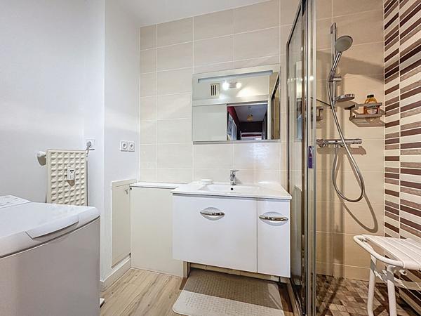 A VENDRE ANGERS Madeleine / Justices - Rare ! T3 rénové avec balcon, stationnement privatif et cave