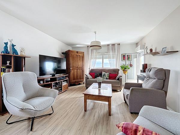 A VENDRE ANGERS Madeleine / Justices - Rare ! T3 rénové avec balcon, stationnement privatif et cave