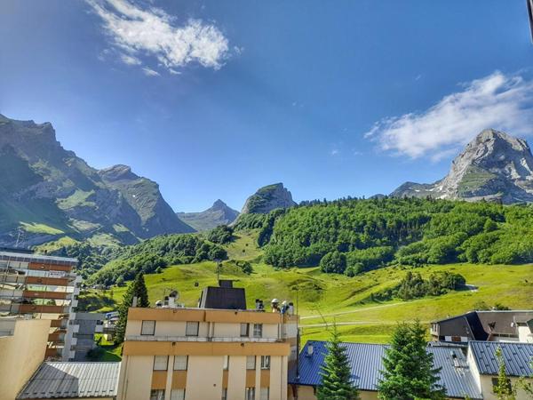 Appartement avec balcon, vue sur les sommets