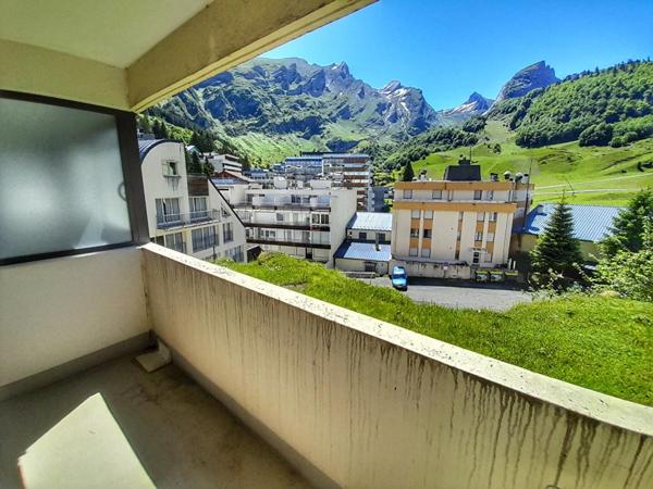Appartement avec balcon, vue sur les sommets