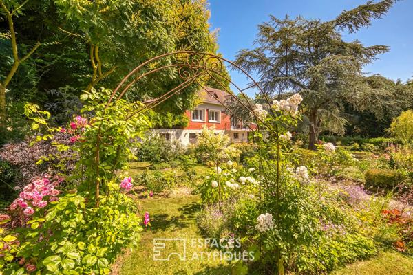 Maison des sixties rénovée, avec rivière, source et chutes d’eau privatives