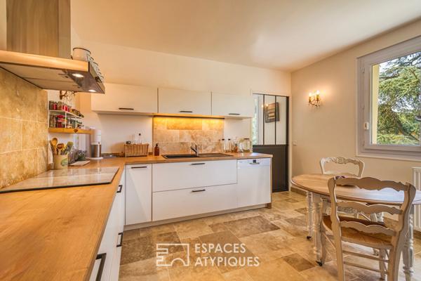 Maison des sixties rénovée, avec rivière, source et chutes d’eau privatives