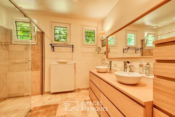 Maison des sixties rénovée, avec rivière, source et chutes d’eau privatives