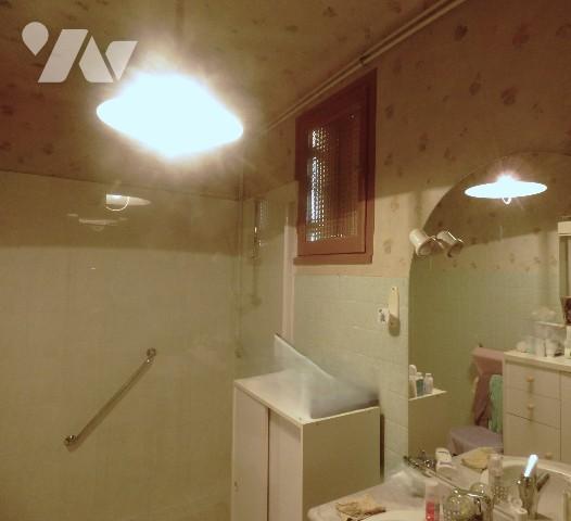 Villa plain pied en quartier calme avec garage et cabanon, sur un terrain clos et arboré de 492 m².