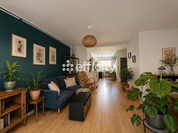 Appartement
         2 pièces
        - 65 m² 325 000 € *