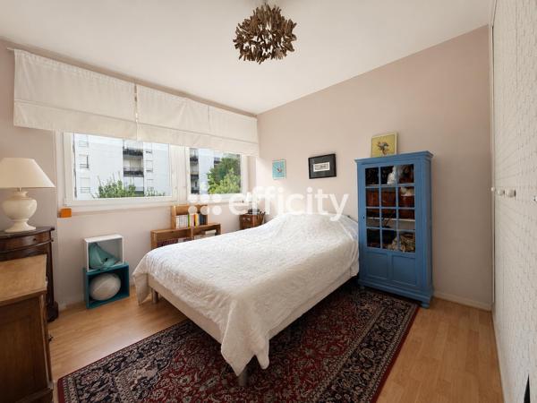 Appartement
         2 pièces
        - 65 m² 325 000 € *