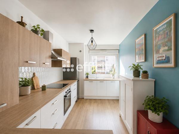 Appartement
         2 pièces
        - 65 m² 325 000 € *