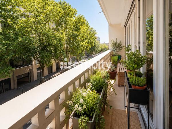 Appartement
         2 pièces
        - 65 m² 325 000 € *