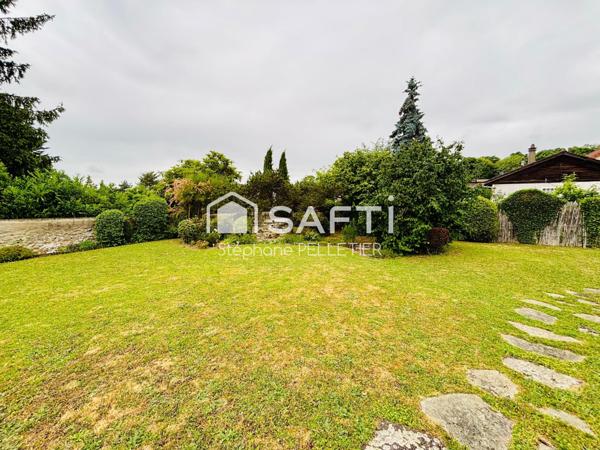 Maison180 m² à Soisy-sur-Seine, terrain 985 m²