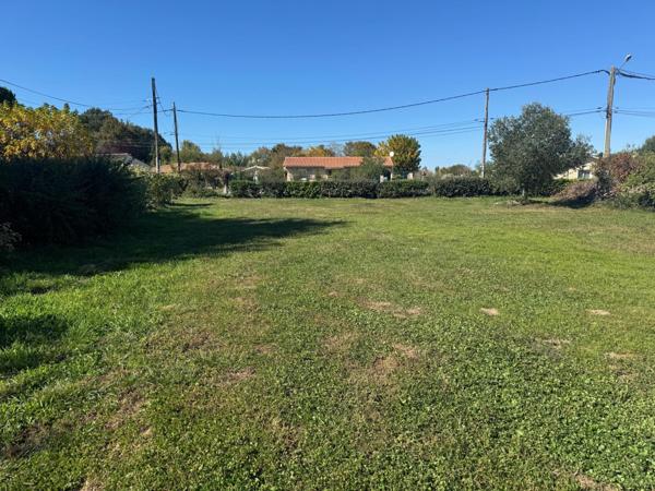 Terrain à bâtir à Lalande-de-Fronsac (33240)