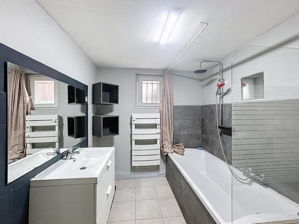 CHARMANTE MAISON FAMILIALE  - CHAMAGNE (88)