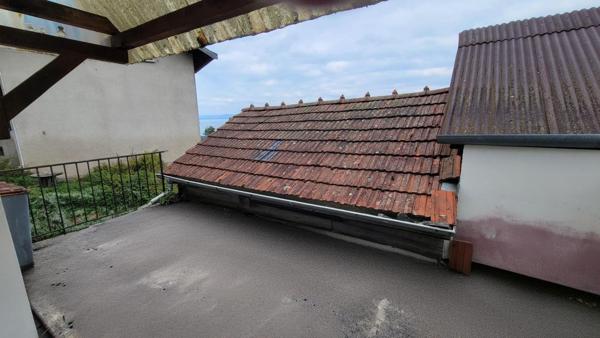 3 kilomètre de la frontière