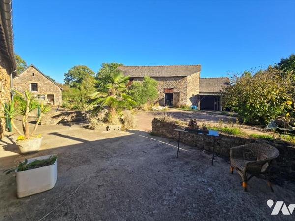 A VENDRE - MAISON EN PIERRES ET DEPENDANCES - LAUNAY-VILLIERS