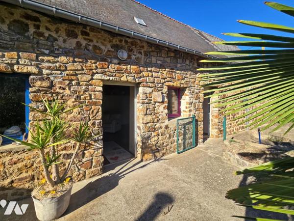 A VENDRE - MAISON EN PIERRES ET DEPENDANCES - LAUNAY-VILLIERS