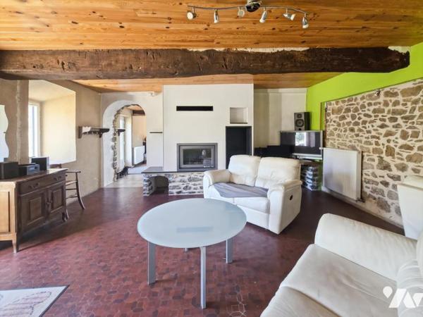 A VENDRE - MAISON EN PIERRES ET DEPENDANCES - LAUNAY-VILLIERS