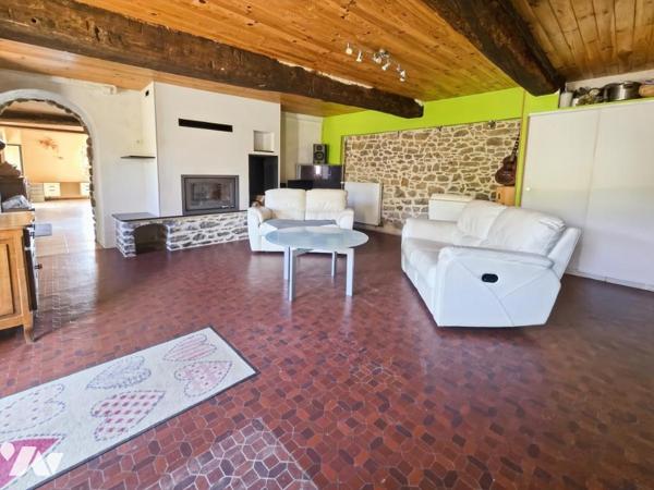 A VENDRE - MAISON EN PIERRES ET DEPENDANCES - LAUNAY-VILLIERS