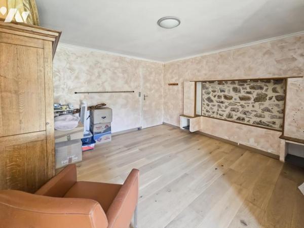 A VENDRE - MAISON EN PIERRES ET DEPENDANCES - LAUNAY-VILLIERS
