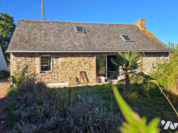 A VENDRE - MAISON EN PIERRES ET DEPENDANCES - LAUNAY-VILLIERS