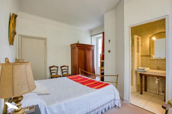 Maison à vendre |  Cressensac |  8 pièces | 241 m²