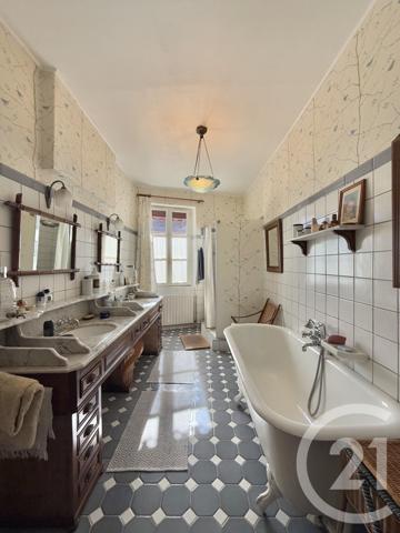 Maison à vendre  4 pièces - 223,93 m2 MOULINS - 03