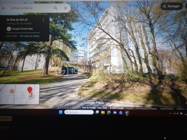 Nouveauté coup de coeur pour ce spacieux appartement de 101 mètres carrés Loi Carrez entièrement rénové avec soin, idéalement placé, à proximité immédiate à pied du supermarché et des écoles maternelle et primaire Le Parc à moins de 300 mètres, à proximité à pied de deux gares (SNCF / RER A Conflans fin d'Oise et gare SNCF Maurecourt.

Avec ses 5 pièces, 3 chambres dont la chambre parentale spacieuse (15 m²), vous serez séduits par le cadre de vie idyllique sans vis-à-vis de sa vue panoramique sur le parc arboré.

Situé dans une résidence sécurisée avec ascenseur, gardien, digicode et/ou interphone, cet appartement de type F5 est composé d'une entrée spacieuse avec placard intégré, wc indépendant, un séjour / salon lumineux de  31 m² sans-vis-à-vis exposé sud ouest avec sa loggia et cuisine aménagée indépendante.

Les double vitrages récemment installés ainsi qu' une chaudière à condensation récente confèrent à cet appartement confort, économie d'énergie et performance énergétique exceptionnelle de classe "C".

A ces belles prestations, nombreux rangements, un grand garage ainsi qu'une cave viennent compléter cet appartement de standing soigneusement décoré. Le compromis idéal entre l'appartement et la maison. 

Profitez des avantages de cette copropriété familiale avec son magnifique parc arboré et espace de jeux spacieux pour les enfants.

Taxe foncière : 2500€. Une opportunité rare à saisir rapidement. Contactez votre Conseillère sur ce bien Evelyne Allenne 06 63 74 01 59