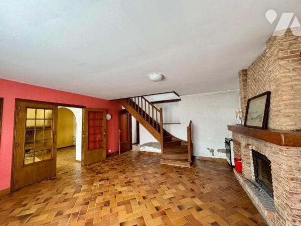 Venez découvrir en exclusivité cette maison mitoyenne au c?ur d'Hondeghem.

Très beau potenti...