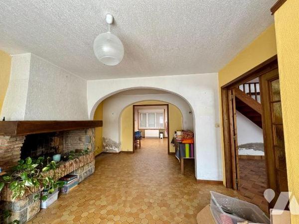 Venez découvrir en exclusivité cette maison mitoyenne au c?ur d'Hondeghem.

Très beau potenti...