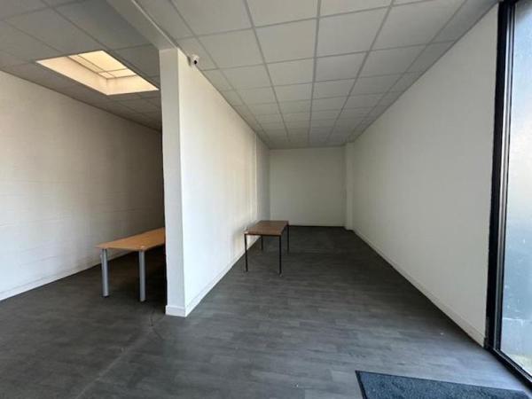 Entrepôt à Louer à LA SENTINELLE 4000 €