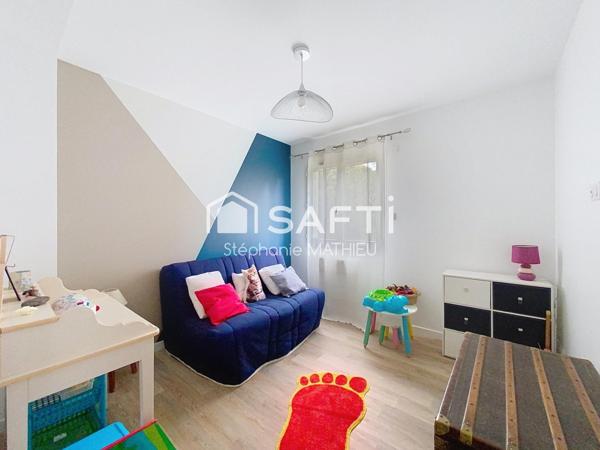 Maison avec hangar attenant