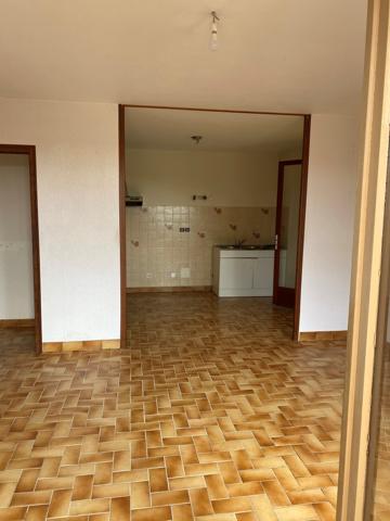 Appartement au 2ème étage à rafraichir