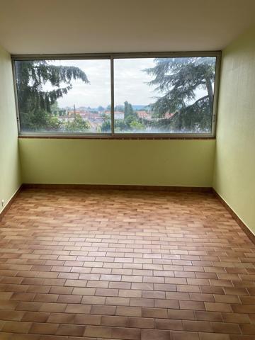 Appartement au 2ème étage à rafraichir