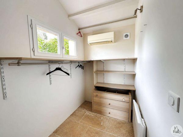 Maison en pierre de plain-pied avec jardin