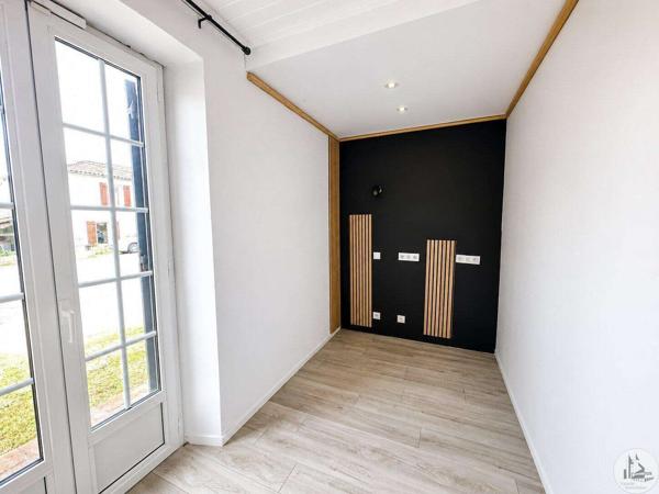 Maison en pierre de plain-pied avec jardin