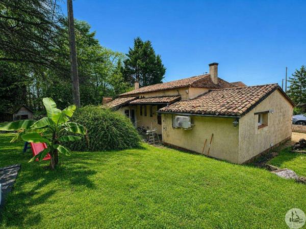 Maison en pierre de plain-pied avec jardin