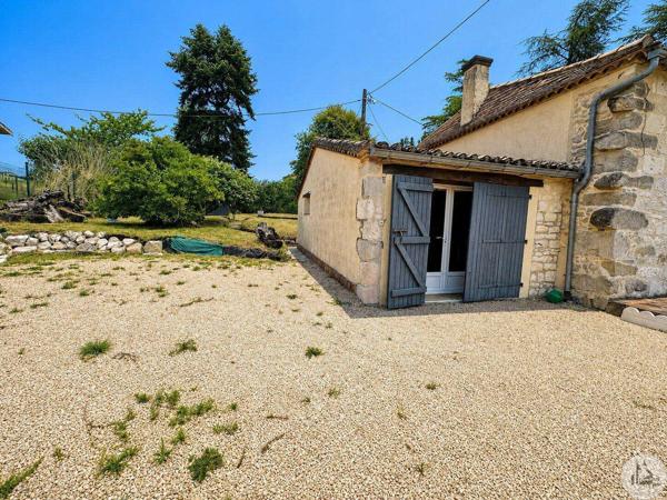 Maison en pierre de plain-pied avec jardin