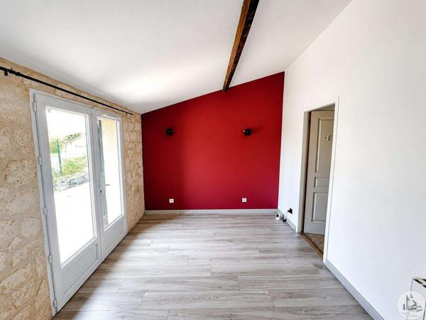 Maison en pierre de plain-pied avec jardin