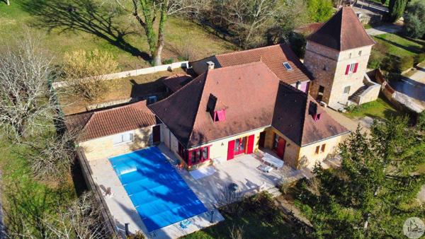 Maison avec pigeonnier et piscine