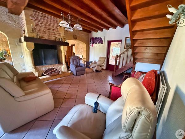 Maison avec pigeonnier et piscine