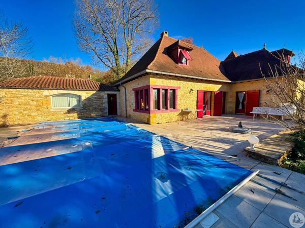 Maison avec pigeonnier et piscine