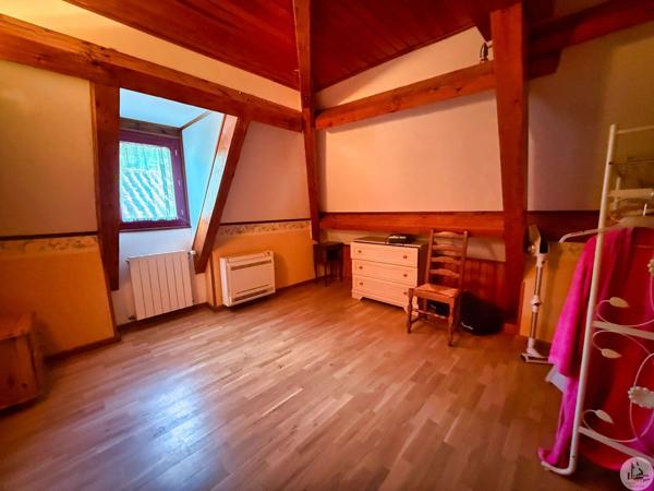 Maison avec pigeonnier et piscine