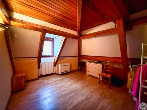Maison avec pigeonnier et piscine