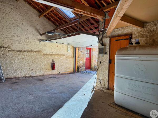 Maison avec pigeonnier et piscine