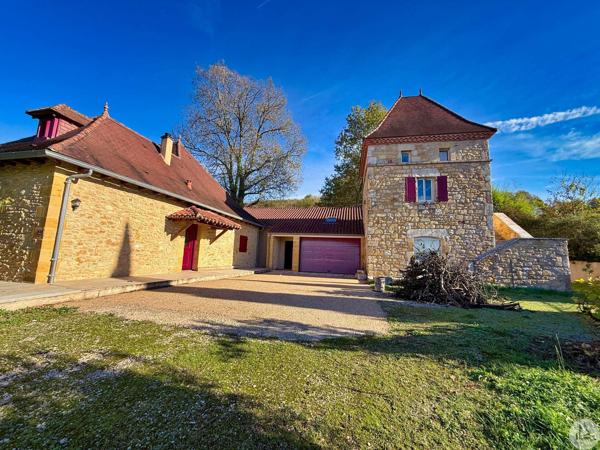 Maison avec pigeonnier et piscine