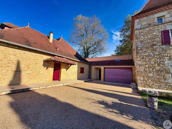 Maison avec pigeonnier et piscine