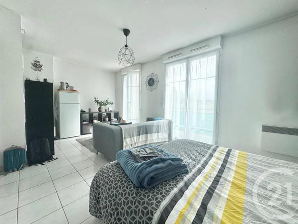 Appartement Studio à vendre  1 pièce - 29,95 m 2   MONTLHERY  - 91