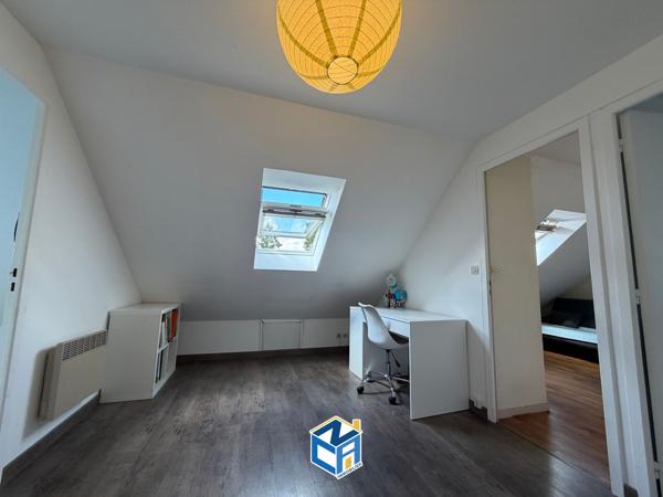 MAISON 4 CHAMBRES - GARAGE - JARDIN 555M2