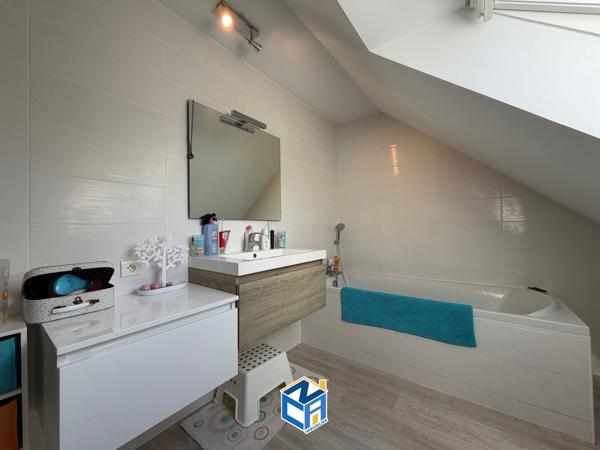 MAISON 4 CHAMBRES - GARAGE - JARDIN 555M2