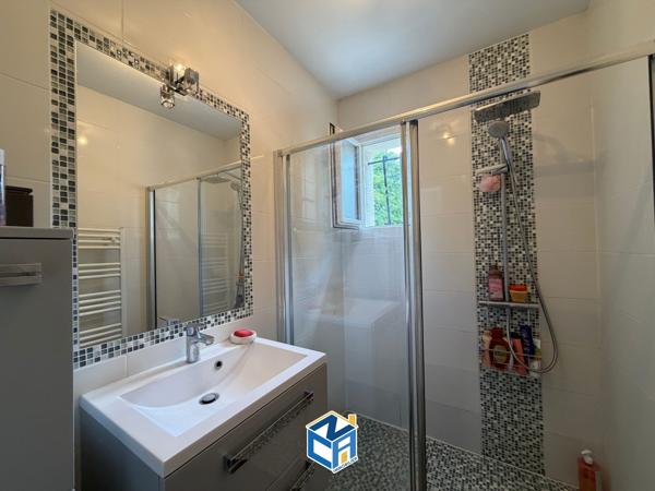 MAISON 4 CHAMBRES - GARAGE - JARDIN 555M2