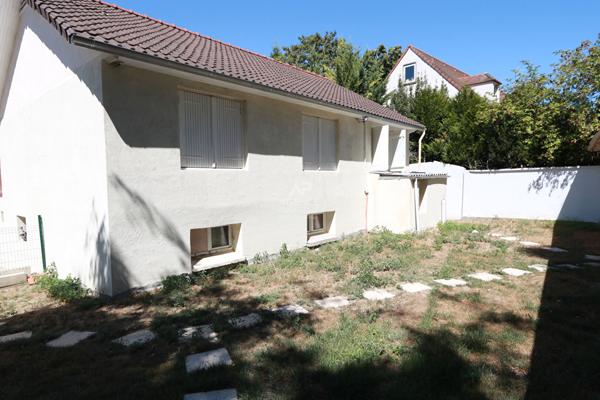 Immeuble de rapport Saint Ouen L Aumone 6 pièce(s) 400 000 € **  - Référence  11304